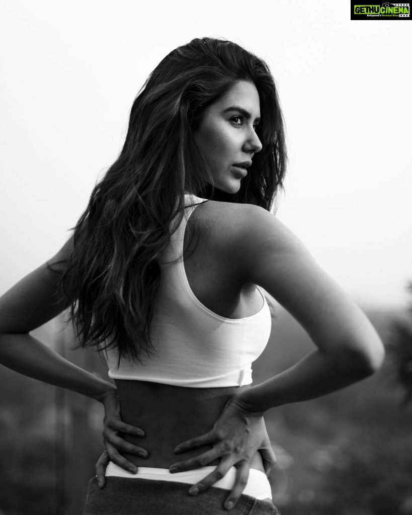 Actress Sonam Bajwa Top Best Unseen Hd Glamorous Photo Shoot Gethu Cinema