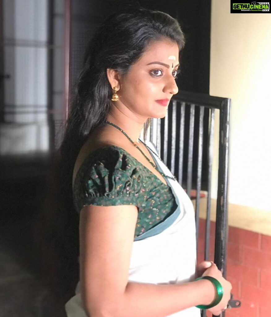 Actress Priyanka Nair HD Photos And Wallpapers June 2020 Gethu Cinema