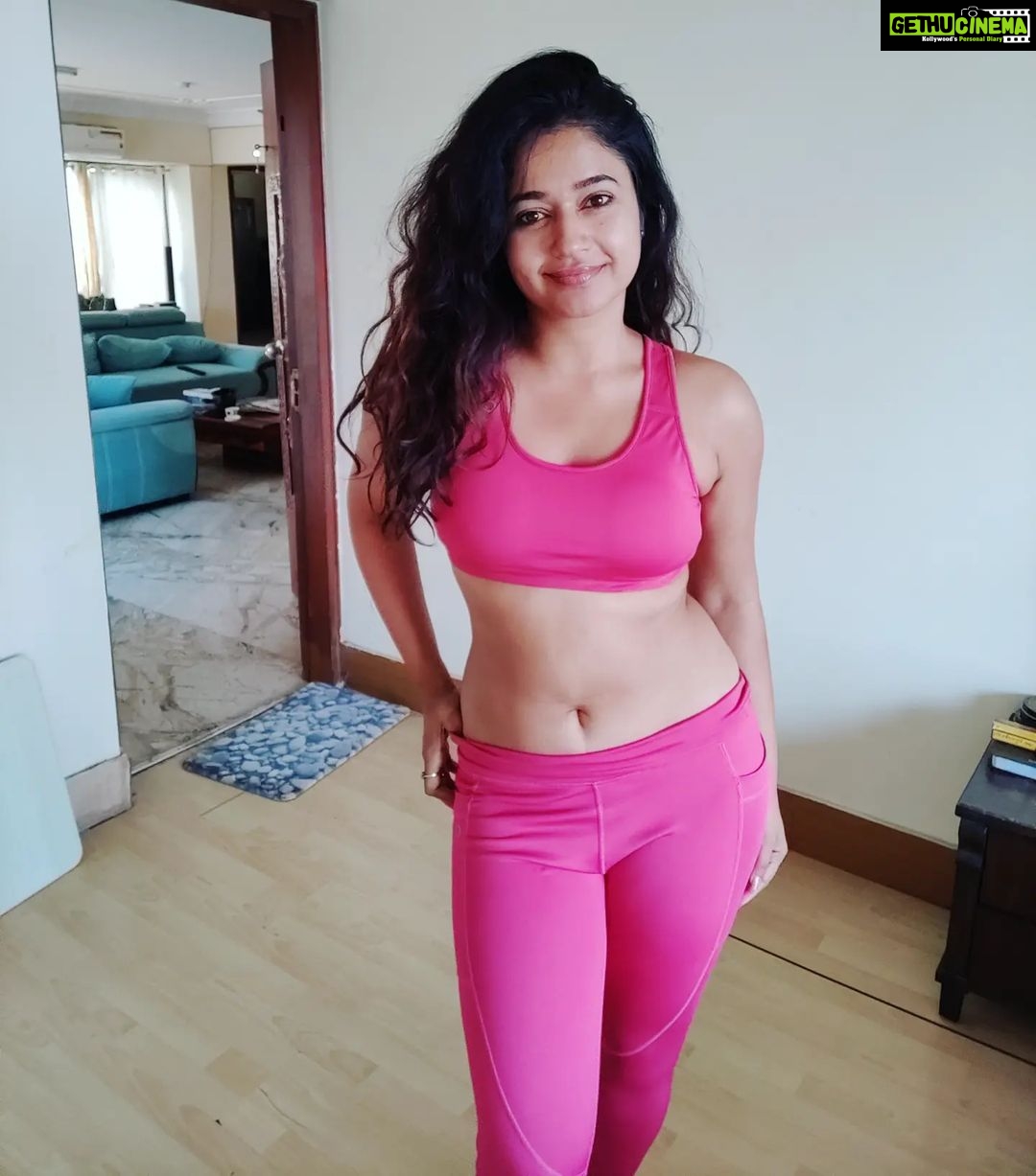 Actress Poonam Bajwa HD Photos And Wallpapers March 2022 Gethu Cinema