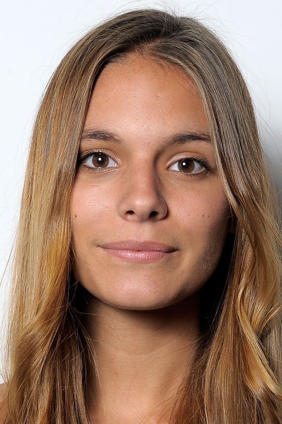 Caitlin Stasey Wiki, Biography, Age, Gallery, Spouse and more