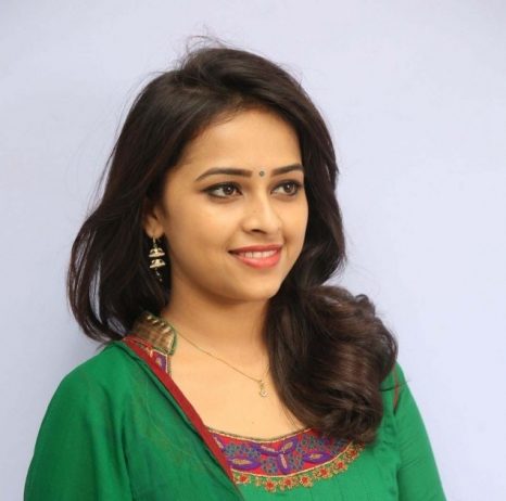 Actress Sri Divya Latest Gallery - Gethu Cinema