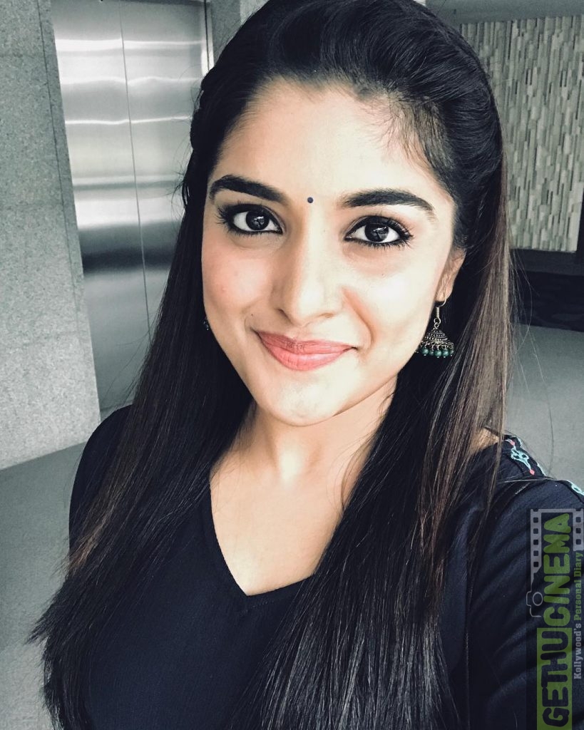 Actress Nivetha Thomas Latest Photos & Family Pictures - Gethu Cinema