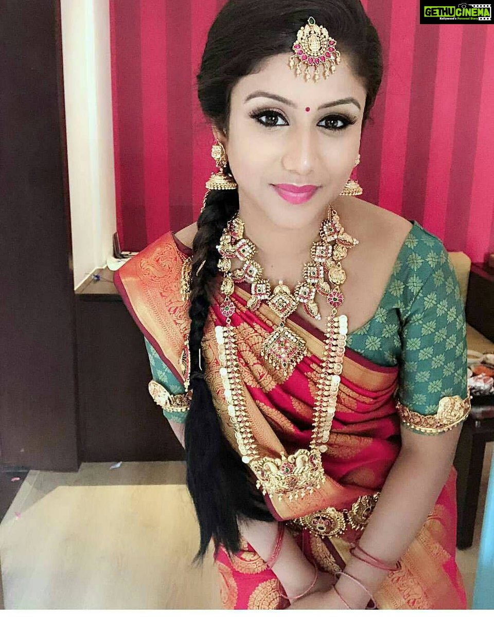 10+ Hairstyles With Saree You Must Try | Karagiri
