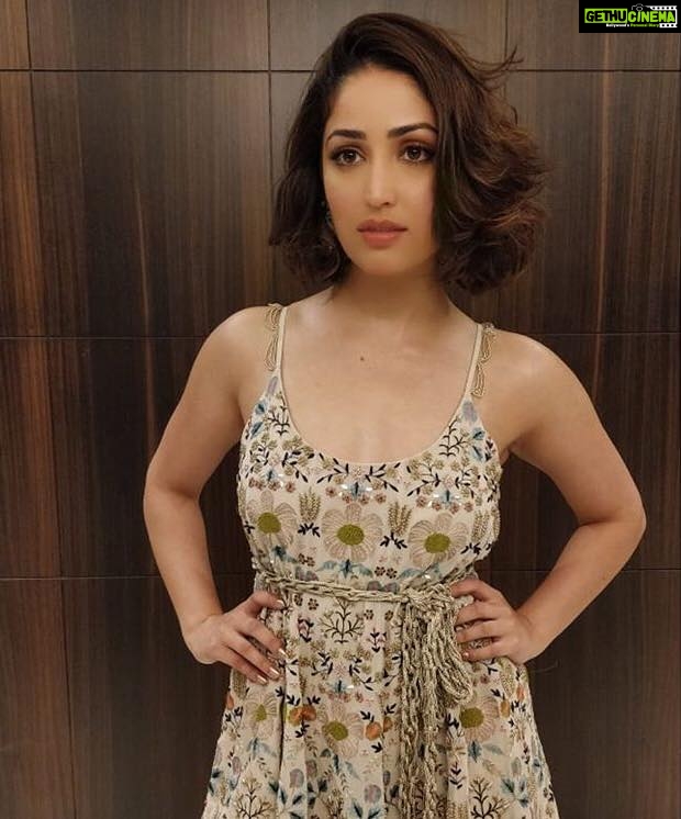 Yami Gautam wore such an outfit, due to open jacket, she became a victim of  Oops moment - informalnewz
