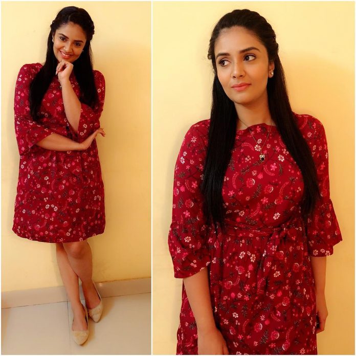 Actress Sreemukhi 2018 Latest Cute HD Images - Gethu Cinema