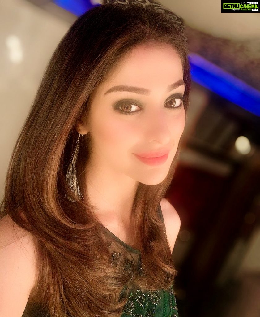 Actress Raai Laxmi 2019 Latest HD & Glamour Pictures - Gethu Cinema