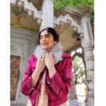 Adah Sharma Instagram - Wearing my heart on my ear 😉🦌❤️ #happypongal #happysankranti . . P.s. don't have the phone for long so no long captions just ❤️❤️❤️❤️ to all of u No makeup but 6 degrees gives natural blush 😬😁😁 SWIPE to check out my swanky new ride 🤓 The kidnapper gave me my phone for a while 😁😁😁