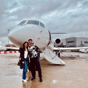 Akshay Kumar Instagram - Mission accomplished! After a long but fruitful schedule, grateful to have shot and completed #Bellbottom during the pandemic ! Now it’s time to head back #JetSetGo ✈️
.
@_vaanikapoor_ @iamhumaq @larabhupathi #VashuBhagnani @ranjitmtewari @jackkybhagnani @deepshikhadeshmukh @onlyemmay @madhubhojwani @nikkhiladvani @emmayentertainment @pooja_ent
