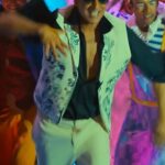Akshay Kumar Instagram - Udega #Garda, kyunki uth gaya hai jaadu ka parda. Let me spellbind you with this amazing track! 😍✨ Song out now! LINK IN BIO #AtrangiRe streaming from 24th December on #DisneyPlusHotstarMultiplex @disneyplushotstar @aanandlrai @dhanushkraja @saraalikhan95 @arrahman @thedalermehndiofficial #BhushanKumar @kamil_irshad_official @ganeshacharyaa #HimanshuSharma @cypplofficial #CapeOfGoodFilms @tseriesfilms @tseries.official @ashishsverma