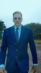 Akshay Kumar Instagram - Yeh #BellBottom ka style hai 😎 
I’m all set for my outing to the big screen, are you? 
Return to thrill, return to the big screen with BellBottom. Now in Cinemas 🎞🍿
To book your tickets, click on Paytm: https://m.paytm.me/bbottom
BMS: https://bookmy.show/BellBottom21