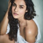 Angira Dhar Instagram - 📸 @rohanshrestha Make-up & Hair by @makeupwali Styled by @muskaan.goswami