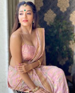 Antara Biswas Instagram - Be Bold...Be Beautiful.. Be Yourself 💕

Styled by: @praanavsrathod 
Mua: @yogesh_gupta4545 
Hairstyling: @aminashaikh3388