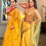Antara Biswas Instagram - Just Between “You And Me “.... #posers #happy #greatbonding #bffs #saturday #vibes #weekend #loveyou @niyatifatnani