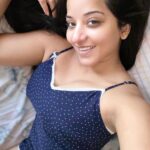 Antara Biswas Instagram - EveryDay Begins With An Act Of Courage And Hope : Getting Out Of Bed 🛌... #goodmorning #friends #offday #beinglazy Home Sweet Home