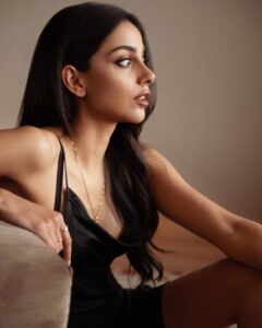 Banita Sandhu Instagram - hotel room series 📸
