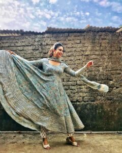 Divyanka Tripathi Instagram - One of those days when you like yourself too much to post only one picture!😜 #CarouselPost Outfit @aachho Styled by @stylingbyvictor @sohail__mughal___ Assisted by @radhika_agrawal475