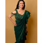 Divyanka Tripathi Instagram - Amazingly made #PreStitchedSaree. So hassle-free! 💚 Styledby: @stylingbyvictor @sohail__mughal__ Accessories @the_jewel_gallery Hair by @priyayolmobhatia Outfit: @elementdesignnstudio company: @zwolfmediahouse Makeup by: @sharukh_khan902_ Clicked by: @mayankpradhan_