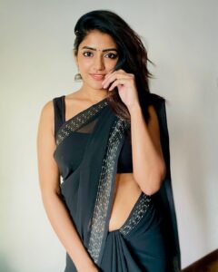Eesha Rebba Instagram - Let me distract you 🖤🖤

#momssaree❤️ 
#eesharebba