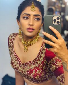 Eesha Rebba Instagram - . Too Glam To give a Damn!! 👄 Hmu : @venkateshparam Styling : @aayeshaa.mariam