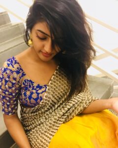 Eesha Rebba Instagram - 🎇💃🏻 #happydussehra sissy📸😙 @indiaglitztelugu @indiaglitz_tamil