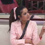Jasmin Bhasin Instagram - For everyone wondering woh 2 parathe kahan gaye, we have the answer! Toh ab sawal yeh hai ke jhut kisne bola? 🤔 #TeamJasmin #JBinBB14 Watch the #BB14 episodes on @colorstv every day and before TV on @vootselect 📺 #BB14 #JBinBB #AbScenePaltega #BiggBoss14 #BiggBoss #BiggBoss2020 #Colors #JasminBhasin #BBlikeABoss #AlyGoni #KavitaKaushik #RubinaDilaik #AbhinavShukla @beingsalmankhan