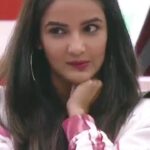 Jasmin Bhasin Instagram - We bet you don’t wanna see Jas being voted out of the #BBHouse 🙅🏻‍♀️ Go VOTE for our girl NOW!!! 🆘 Link in bio #VoteForJasmin #TeamJasmin #JBinBB14 Watch the #BB14 episodes on @colorstv every day and before TV on @vootselect 📺 #BB14 #JBinBB #AbScenePaltega #BiggBoss14 #BiggBoss #BiggBoss2020 #Colors #JasminBhasin #BBlikeABoss @beingsalmankhan