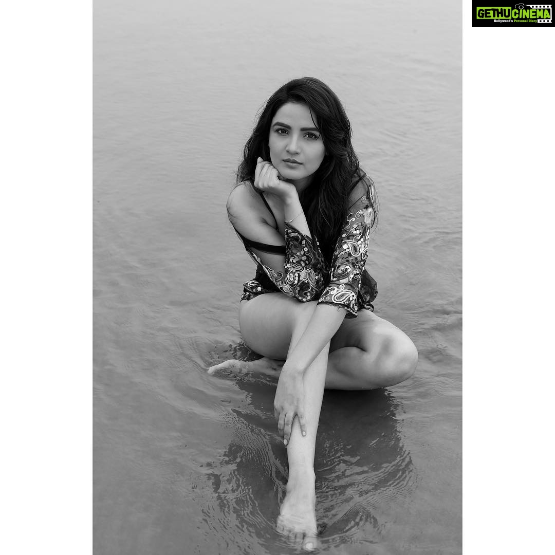 Jasmin Bhasin Hot Sex Xnxx - Actress Jasmin Bhasin Instagram Photos and Posts July 2018 - Gethu Cinema