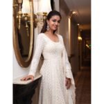 Keerthy Suresh Instagram - For the dinner meet, post the National Awards. Custom made Outfit by - @apekshathelabel Jewellery - @amrapalijewels  M&H - @moovendhar_makeup @hairbyrajabali Photography - @neil_chakraborty Styling - @shravyavarma #styledbyshravyavarma