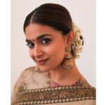 Keerthy Suresh Instagram - At the 66th National Awards ceremony Outfit - @sabyasachiofficial Jewellery- @sabyasachijewelry Photo- @neil_chakraborty Styling - @shravyavarma #styledbyshravyavarma
