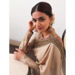 Keerthy Suresh Instagram - At the 66th National Awards ceremony Outfit - @sabyasachiofficial Jewellery- @sabyasachijewelry Photo- @neil_chakraborty M&H - @moovendhar_makeup @hairbyrajabali Styling - @shravyavarma #styledbyshravyavarma
