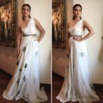 Kriti Kharbanda Instagram - Today, in an outfit by @thelilblackbow 💫💫 styled by my lovelies @anishagandhi3 n @rochelledsa MAKE up by my favouritestest @heemadattani 😘😘 hair by @shefali_hairstylist.81 #veereykiwedding