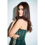 Kriti Sanon Instagram – 💚💚
@monishajaisingh  @azotiique @valliyan
Styled by @sukritigrover
Make up @13kavitadas
📸 @kunalgupta91