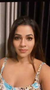 Leesha Instagram - 😉just for the trend 😛👁👁#reels #reel #reelitfeelit #reelkarofeelkaro #leeshaeclairs #leesha