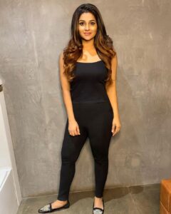 Leesha Instagram - With brave wings she flies 👼🏼 
Stay blessed lovlies 😍
Stay positive 🙏😌
Thank u @voltstylebar for this beautiful and vibrant hair colour 🥰❤️
#selflove #selfobsessed #happyme #smile #foryou #instagood #instalife #blogger #leesha #leeshaeclairs #fyp #actress #trending #viral #post