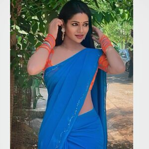 Leesha Instagram - Good day guys 💙 🧡 
Happy week ahead 🥰
Keep smiling ☺️ 
#instapost #leesha #leeshacharles #tamilactress #sareelove