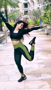 Leesha Instagram - A casua reel after my  workout 😍
#reelkarofeelkaro #reelitfeelit #fyp#actress #leesha#leeshaeclairs #instadaily