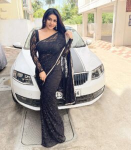 Leesha Instagram - 🖤 love u all
#blackforever #blacksaree #leesha #leeshaeclairs #tamilactress #blogger #viralpost #instadaily #trening #warm