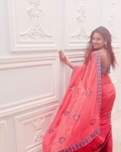 Leesha Instagram - Good evening 🥰
Kindly Ignore my messy hair 😆 🤪 
Just clearing my drafts 😬
#throwback #saree #love #leesha #instadance #fyp #blogger #tamilactress