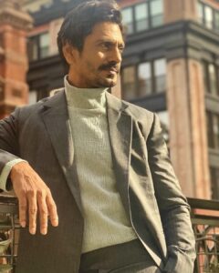 Nawazuddin Siddiqui Instagram - The Sun rises in the East and sets in the West...
Do whatever you want to, but be the BEST 👍