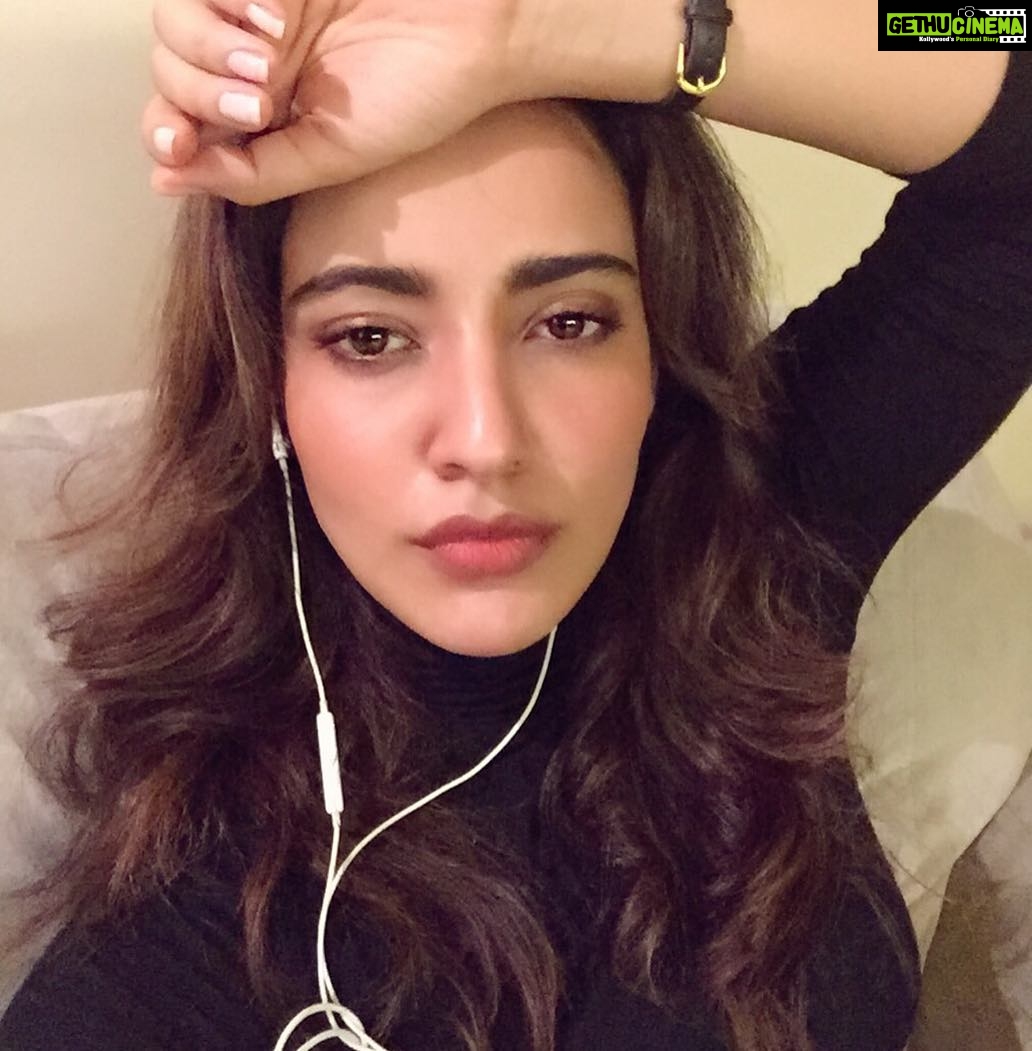 Actress Neha Sharma Instagram Photos and Posts October 2017 - Gethu Cinema