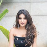 Nidhhi Agerwal Instagram - Happy Sunday to you all 🌸 #ismartshankar Outfit: @notchabovecreations Jewellery: @tribebyamrapali Styled by @officialanahita
