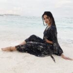 Nidhhi Agerwal Instagram - This is not how you build sand castles.... 🤪 Maldives