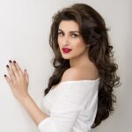 Parineeti Chopra Instagram - New photoshoot, new look. #dabbooratnani #mickeycontractor