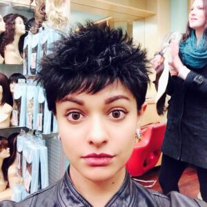 Pooja Kumar Instagram - #fbf My research for short hair wigs for my #tamil film #uttamavillain. I had to try on many wigs to see which one looked the most realistic and which one fit comfortably. As artists we love researching, and changing our look! #actorslife #tamil #cinema #america #india #women #womeninfilm