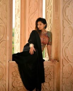 Pooja Kumar Instagram - Hello to all my peeps! I hope you are all staying indoors as this week is going to be tough for all of us! Hanging in there together!  Here is another pic from my shoot in #rajasthan. I will be posting a series of them so let me know which one is your favorite!!!! #photographs #lucky #india #america