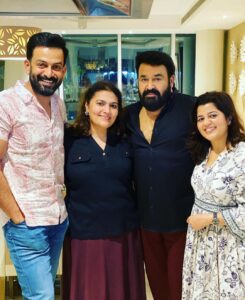 Prithviraj Sukumaran Instagram - Family nights! 💛❤️😊#AboutTonight#FunNights Pic courtesy: @the_whiskeypriest
