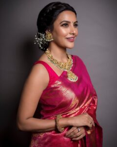Priya Anand Instagram - For @velsfilmintl Vetri Vizha ❤️
.
.
Photography : @kiransaphotography 
Beauty: @vedya.hmua 
Sari: @thekanakavalliedit
Jewellery: @jaipurgems
Blouse: razak_creations