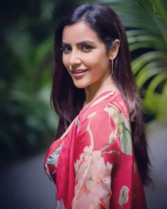Priya Anand Instagram - Make Your Heart The Most Beautiful Thing About You! ❤️
.
Clothing: @tifarachennai @Taavareclothing
@Deepthinagolu @razak_creations .
Beauty By: @vedya.hmua .
Photography: @kiransaphotography