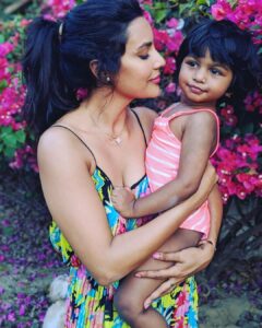 Priya Anand Instagram - ✨💖✨My Baby Girl ✨💖✨
.
A Giggle Wrapped In Sunshine & Glitter! .
. @deshna.vidhya . @vedyabalakumar