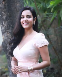 Priya Anand Instagram - Life Has Been Soo Kind & There's Plenty Of Things I'm Grateful For & #LKG Is Most Definitely One Of Them! 
Catch All The Fun 22nd Onwards In A Theater Near You! 
#lkgfromfeb22